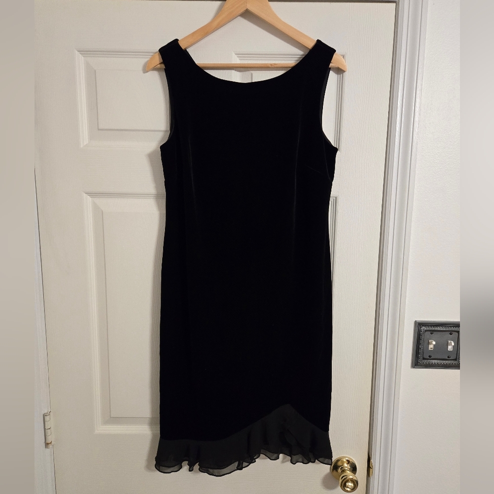 Donna Ricco Black velvet Sleeveless Pencil Dress size 12